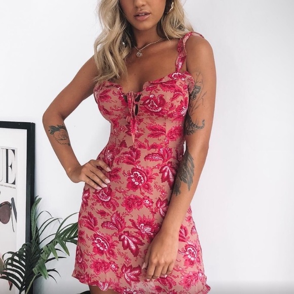 White Fox Boutique Dresses & Skirts - NWT White Fox brown and pink floral mini dress size XS